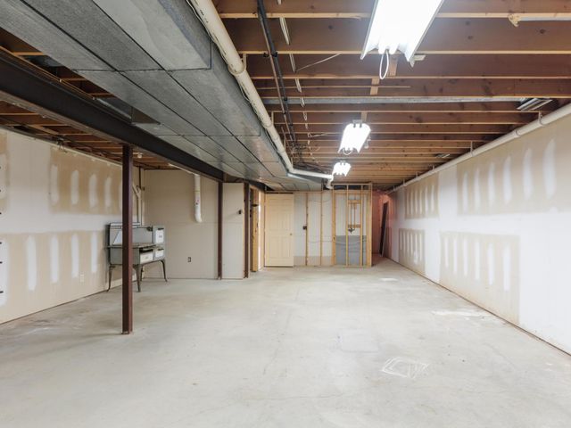 2020 16th Street NE, Rochester, MN 55906