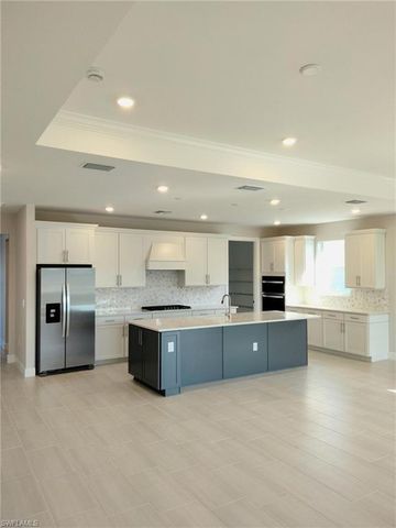 17286 Willow Tree LN, North Fort Myers, FL 33917