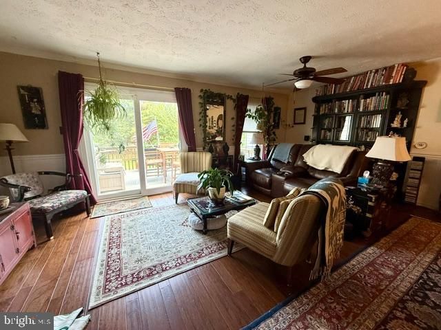 81 PEBBLE LN, Blackwood, NJ 08012