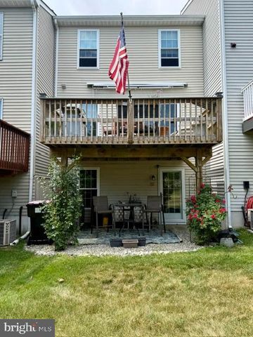 81 PEBBLE LN, Blackwood, NJ 08012