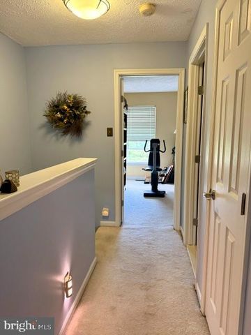 81 PEBBLE LN, Blackwood, NJ 08012