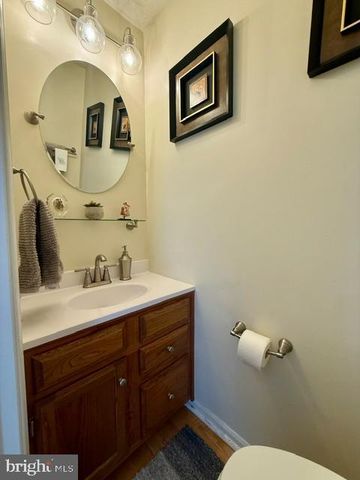 81 PEBBLE LN, Blackwood, NJ 08012