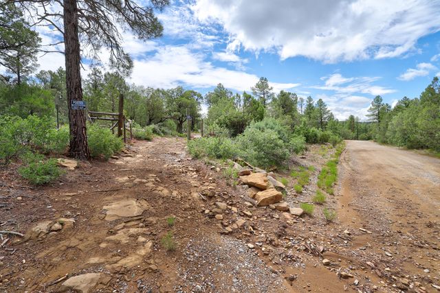 109 Carolino Canyon Road, Tijeras, NM 87059