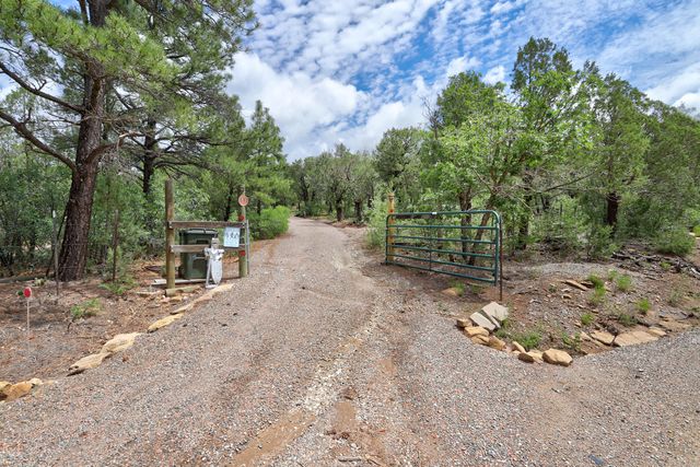 109 Carolino Canyon Road, Tijeras, NM 87059