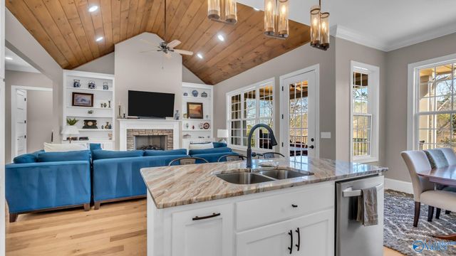 1067 Heritage Drive, Guntersville, AL 35976