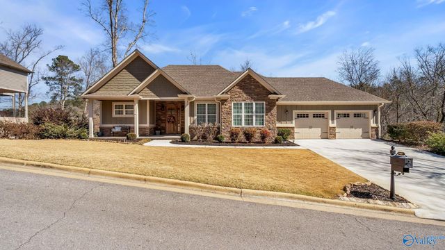 1067 Heritage Drive, Guntersville, AL 35976
