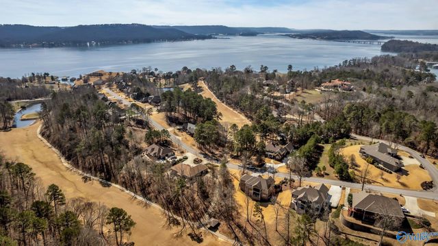 1067 Heritage Drive, Guntersville, AL 35976