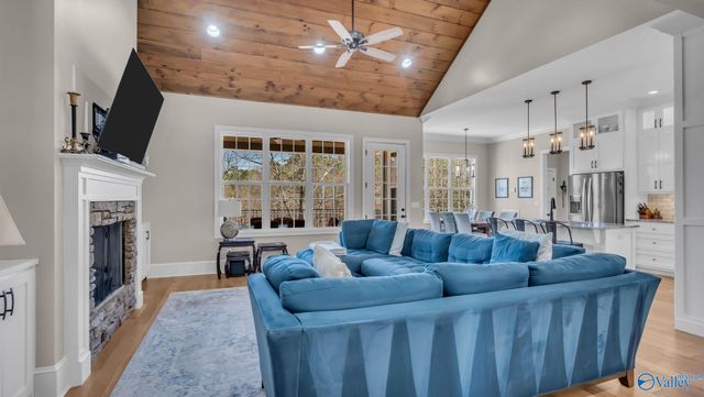 1067 Heritage Drive, Guntersville, AL 35976