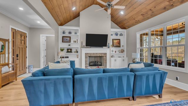 1067 Heritage Drive, Guntersville, AL 35976