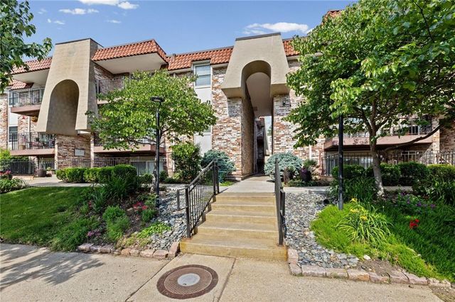 5006 Baltimore Avenue 103, Kansas City, MO 64112
