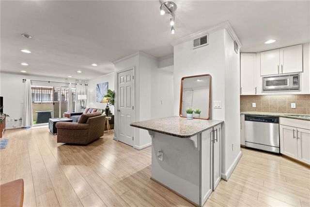 5006 Baltimore Avenue 103, Kansas City, MO 64112
