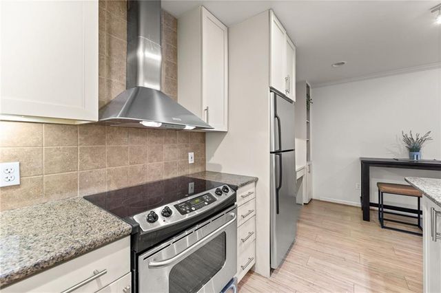 5006 Baltimore Avenue 103, Kansas City, MO 64112