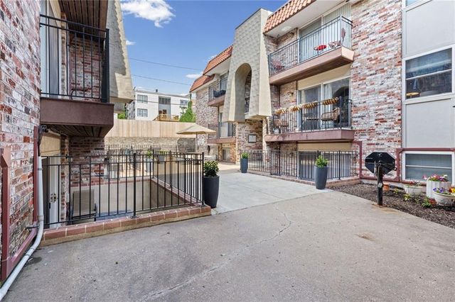 5006 Baltimore Avenue 103, Kansas City, MO 64112