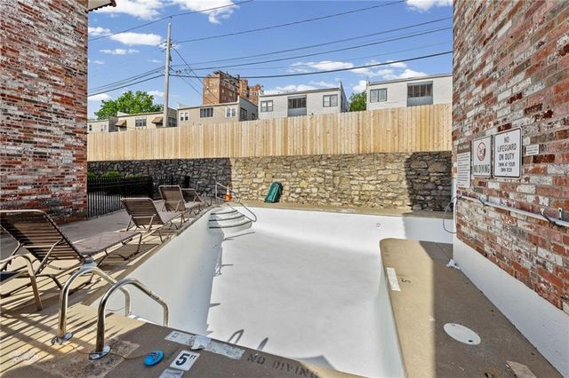 5006 Baltimore Avenue 103, Kansas City, MO 64112