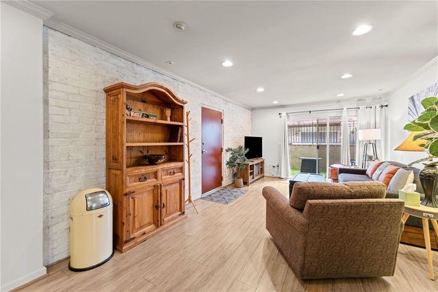 5006 Baltimore Avenue 103, Kansas City, MO 64112