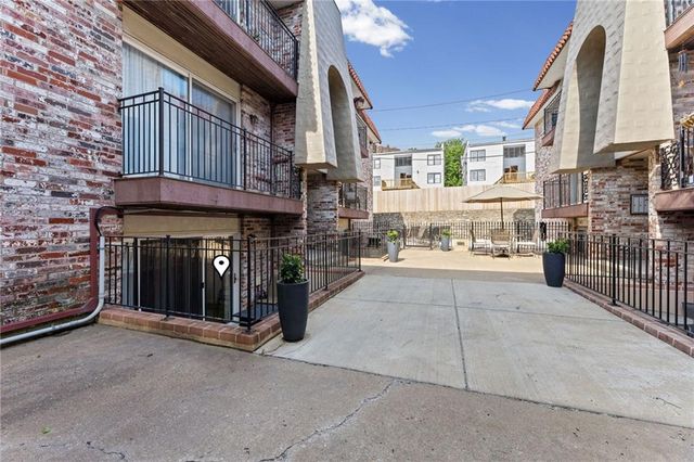 5006 Baltimore Avenue 103, Kansas City, MO 64112