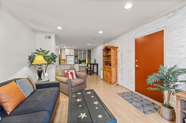 5006 Baltimore Avenue 103, Kansas City, MO 64112