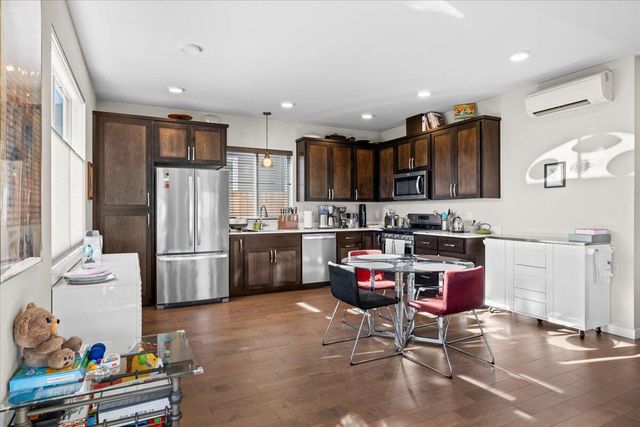 47 William Way, Talent, OR 97540