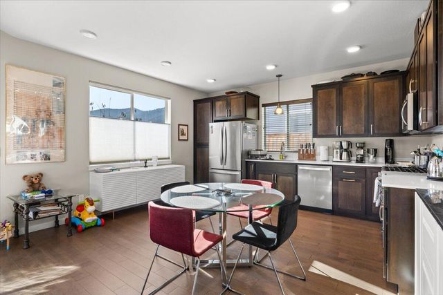 47 William Way, Talent, OR 97540