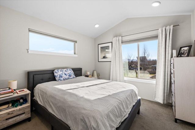 47 William Way, Talent, OR 97540