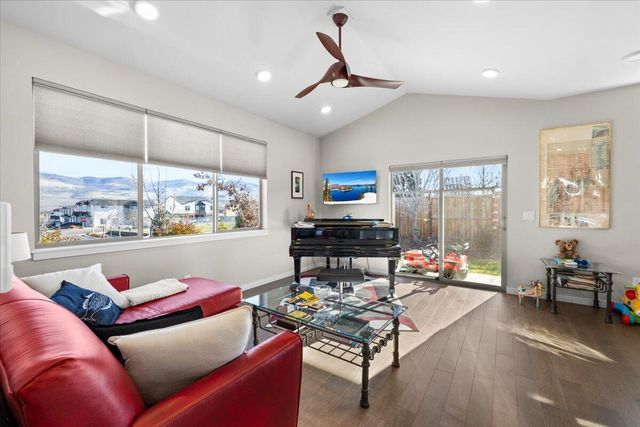 47 William Way, Talent, OR 97540