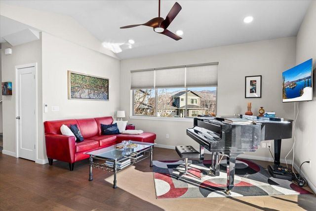 47 William Way, Talent, OR 97540