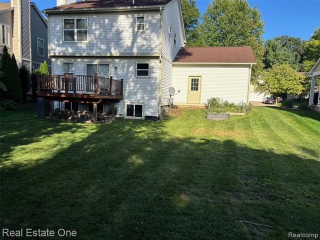 1417 Pond View Court, Wixom, MI 48393