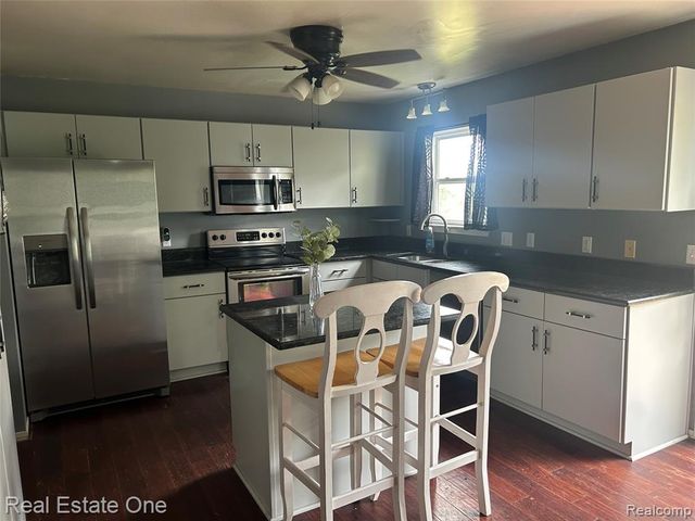 1417 Pond View Court, Wixom, MI 48393