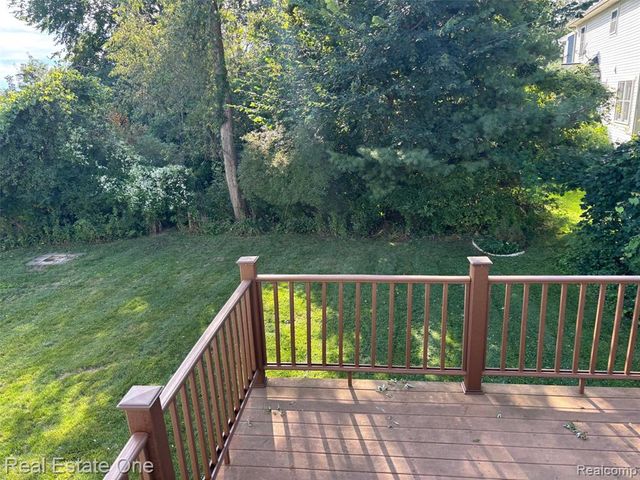 1417 Pond View Court, Wixom, MI 48393