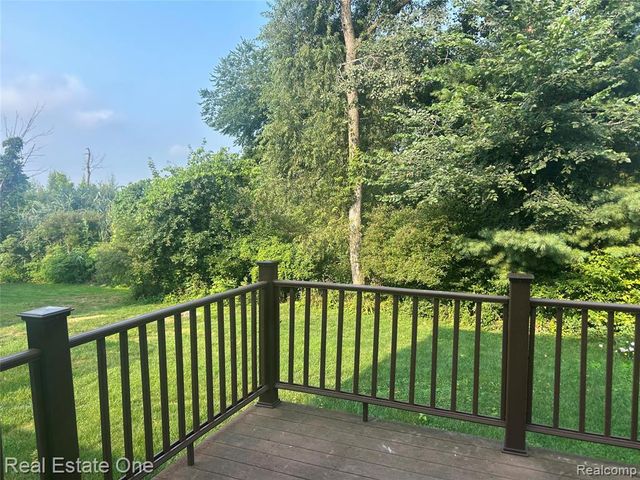 1417 Pond View Court, Wixom, MI 48393