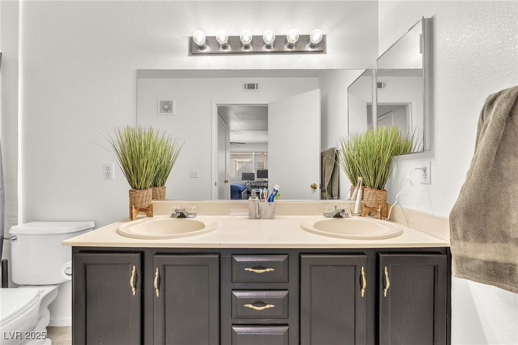 Image 14 of property listing at 3111 Key Largo Drive 204, Las Vegas, NV 89120