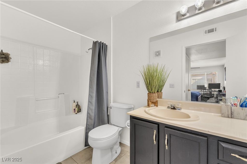 Image 15 of property listing at 3111 Key Largo Drive 204, Las Vegas, NV 89120