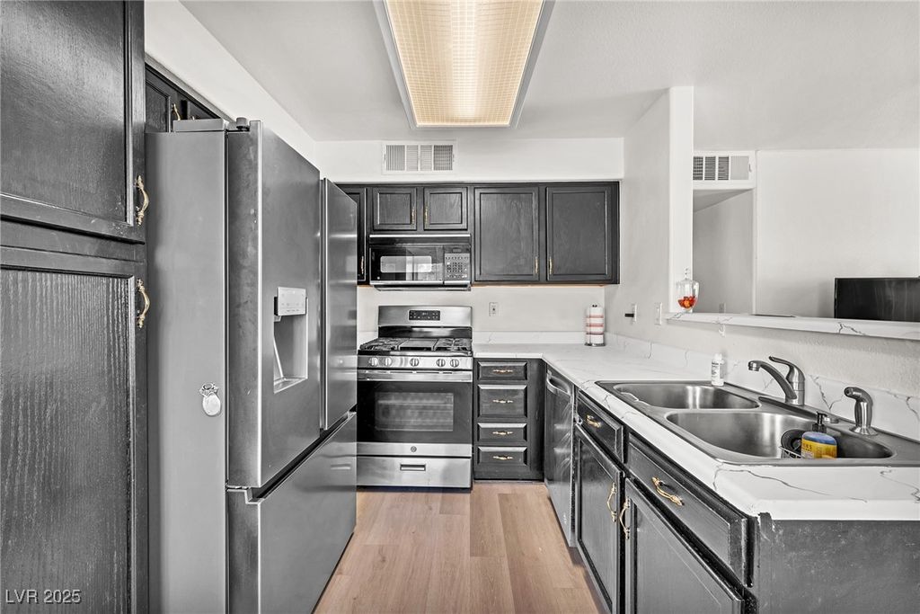 Image 5 of property listing at 3111 Key Largo Drive 204, Las Vegas, NV 89120