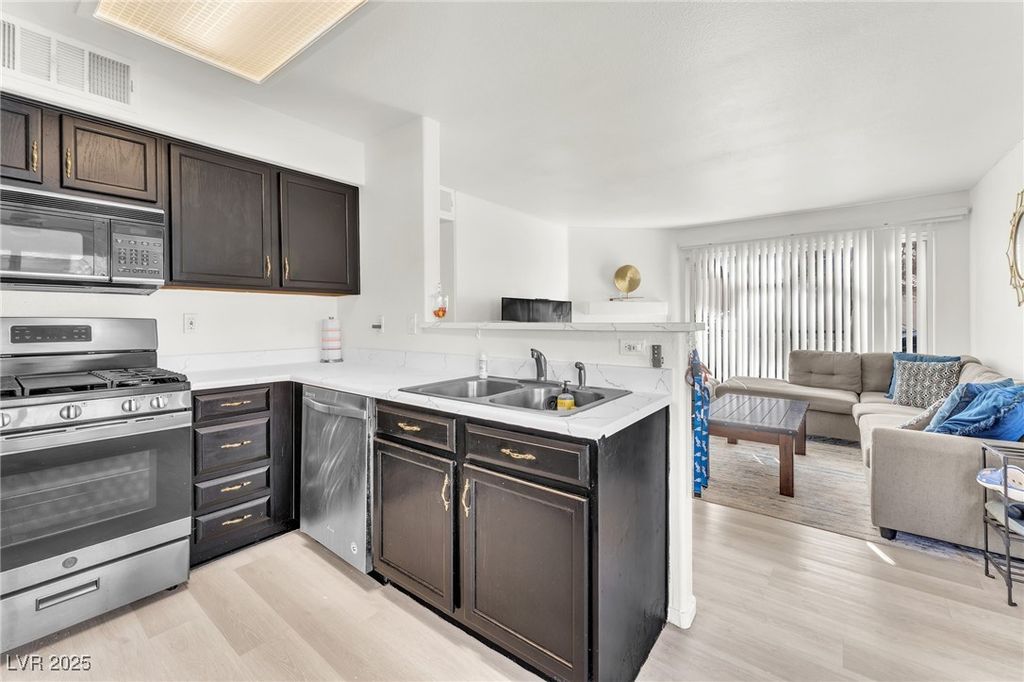 Image 8 of property listing at 3111 Key Largo Drive 204, Las Vegas, NV 89120