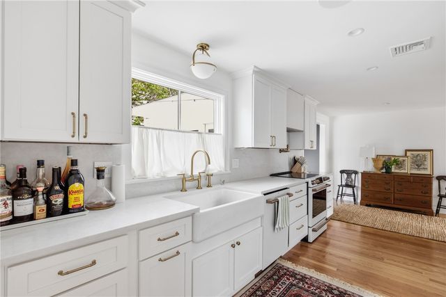 14 Valhalla Drive, Portsmouth, RI 02871