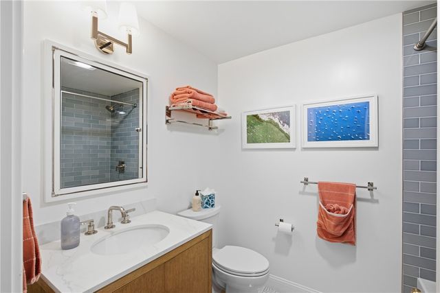 14 Valhalla Drive, Portsmouth, RI 02871