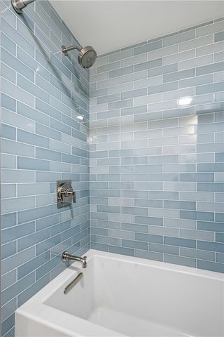 14 Valhalla Drive, Portsmouth, RI 02871