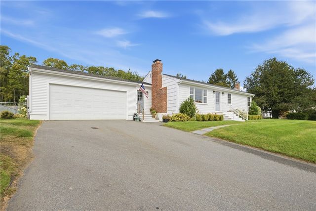 14 Valhalla Drive, Portsmouth, RI 02871