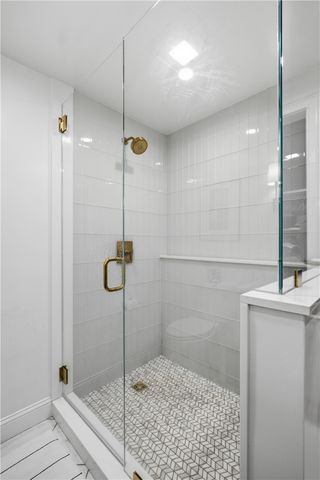 14 Valhalla Drive, Portsmouth, RI 02871