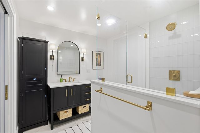 14 Valhalla Drive, Portsmouth, RI 02871