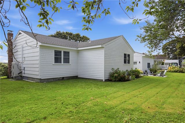 14 Valhalla Drive, Portsmouth, RI 02871