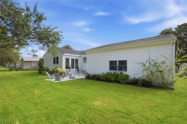 14 Valhalla Drive, Portsmouth, RI 02871