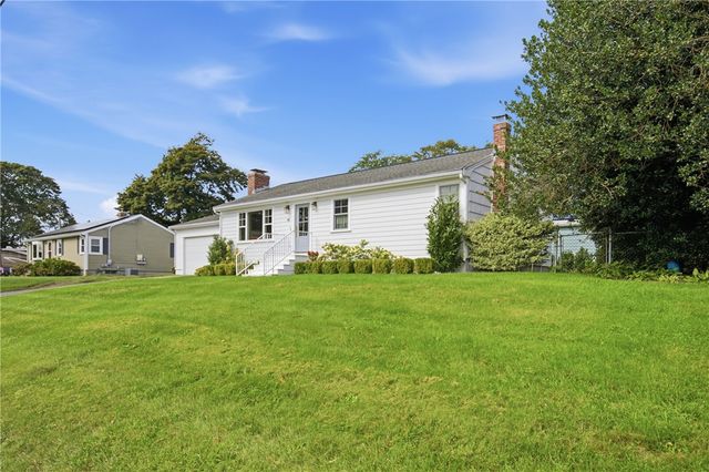 14 Valhalla Drive, Portsmouth, RI 02871