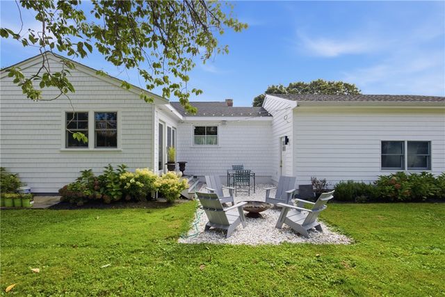 14 Valhalla Drive, Portsmouth, RI 02871
