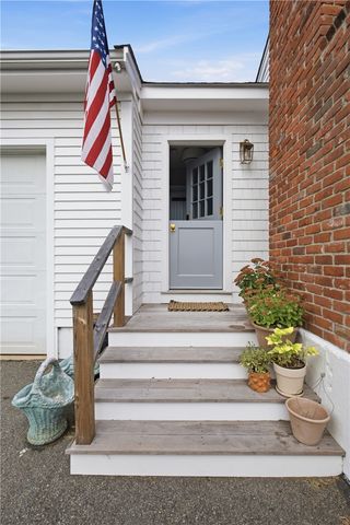 14 Valhalla Drive, Portsmouth, RI 02871