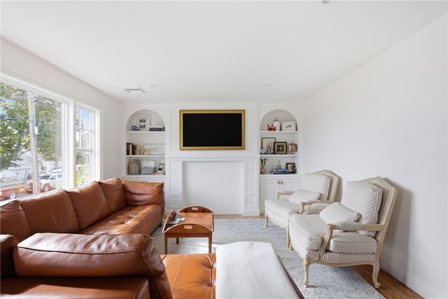 14 Valhalla Drive, Portsmouth, RI 02871