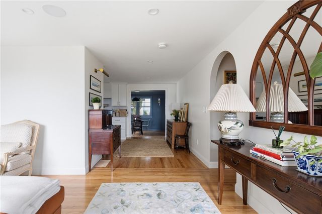 14 Valhalla Drive, Portsmouth, RI 02871
