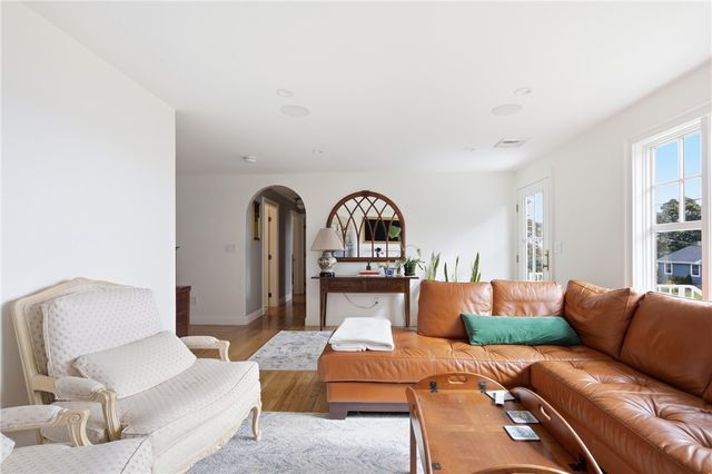 14 Valhalla Drive, Portsmouth, RI 02871