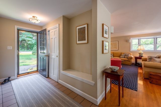 494 Asbury St, Hamilton, MA 01936