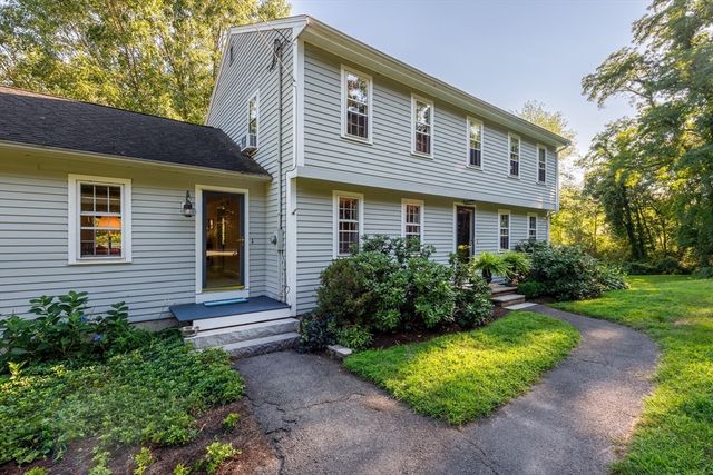 494 Asbury St, Hamilton, MA 01936